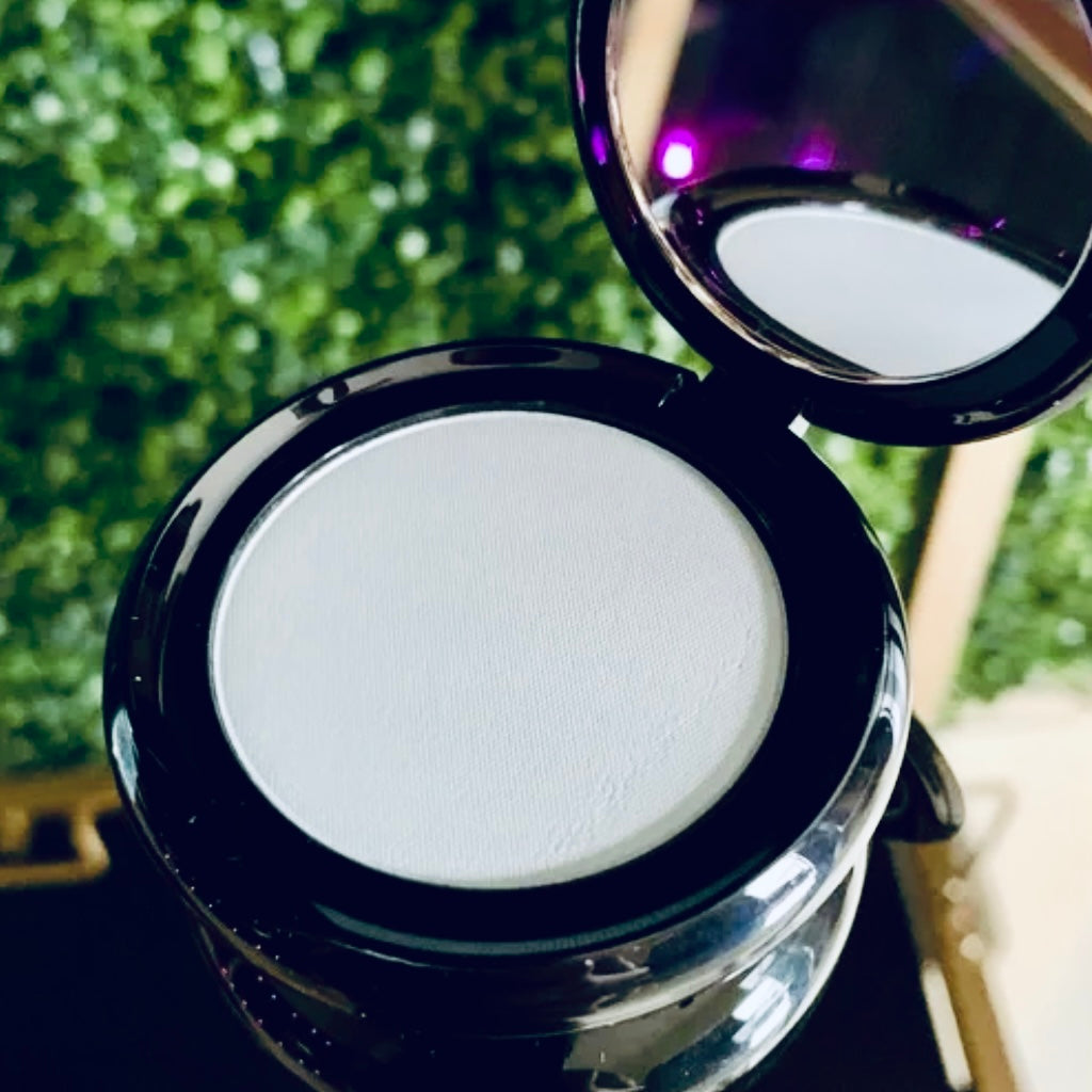 Marc Jacobs Beauty Runway OMega Gel Powder Eyeshadow Shade: Smo!ke Super size